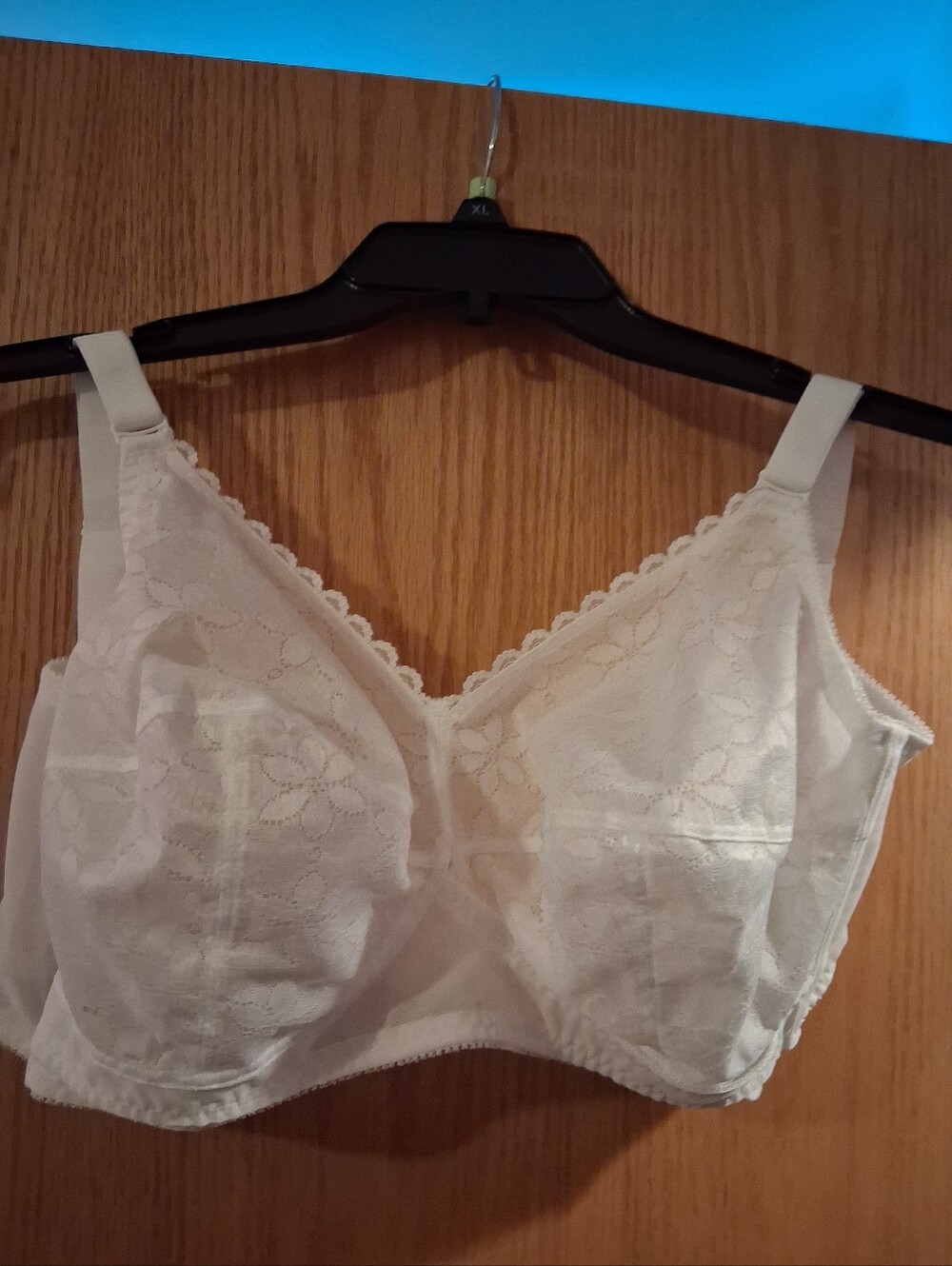 Berlei Classic Total Support Non-Wired Bra (Style B510) white. 38G, Floral
